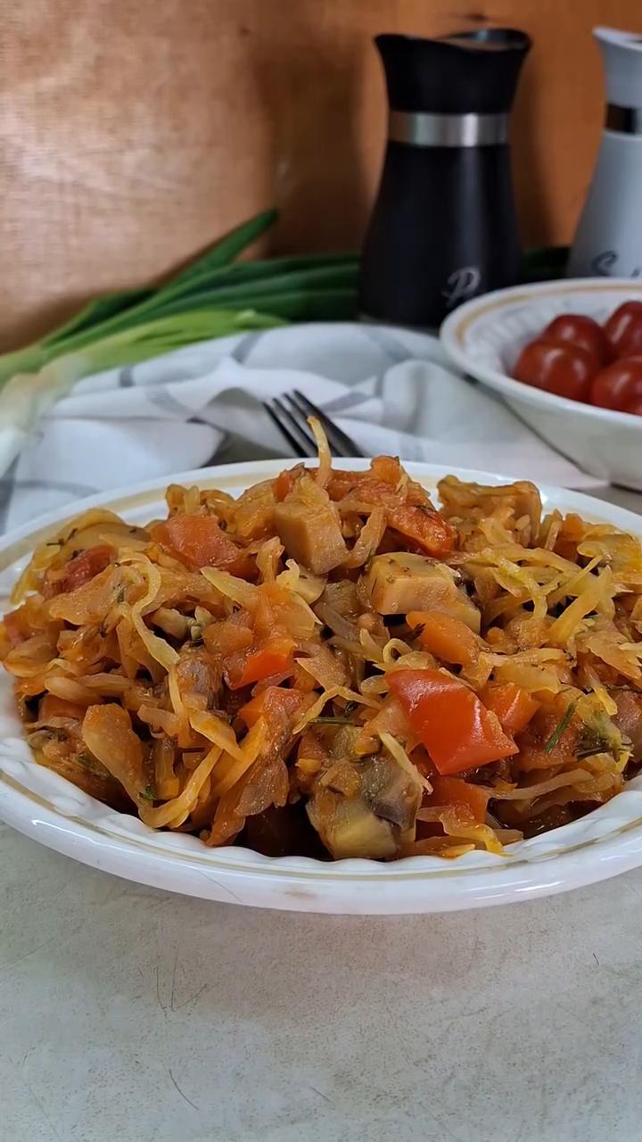 Капуста з печерицями