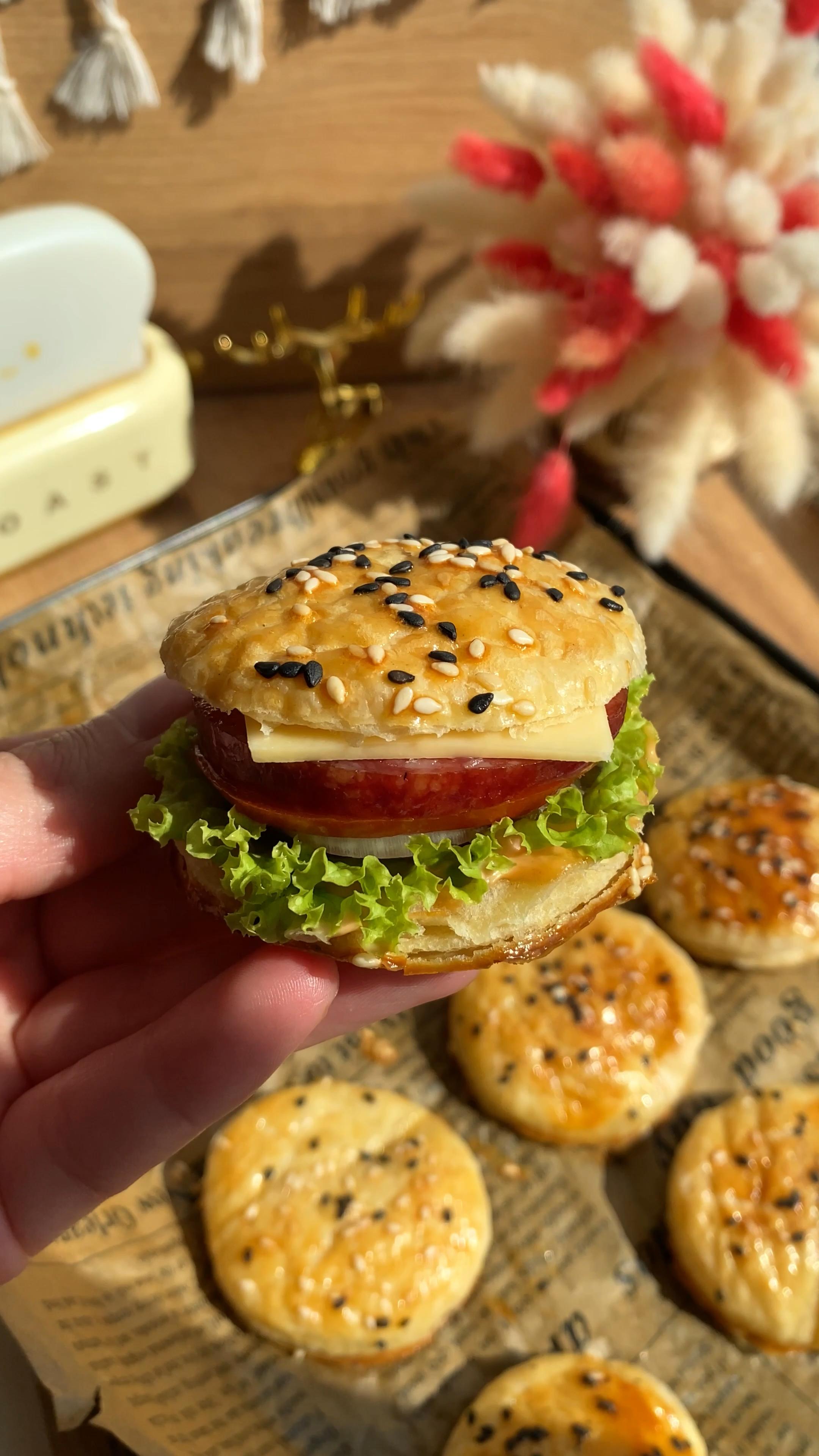 Міні «бургери» з ковбасою😋