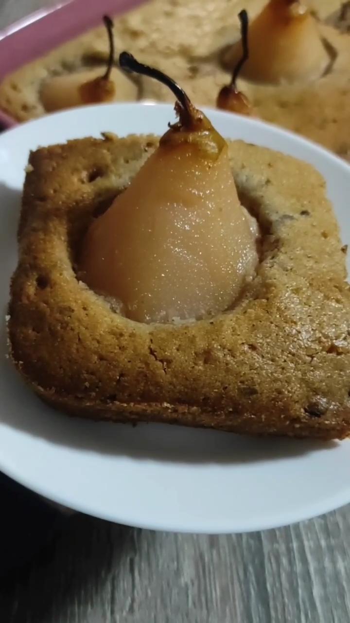 Пиріг з грушею та фініками