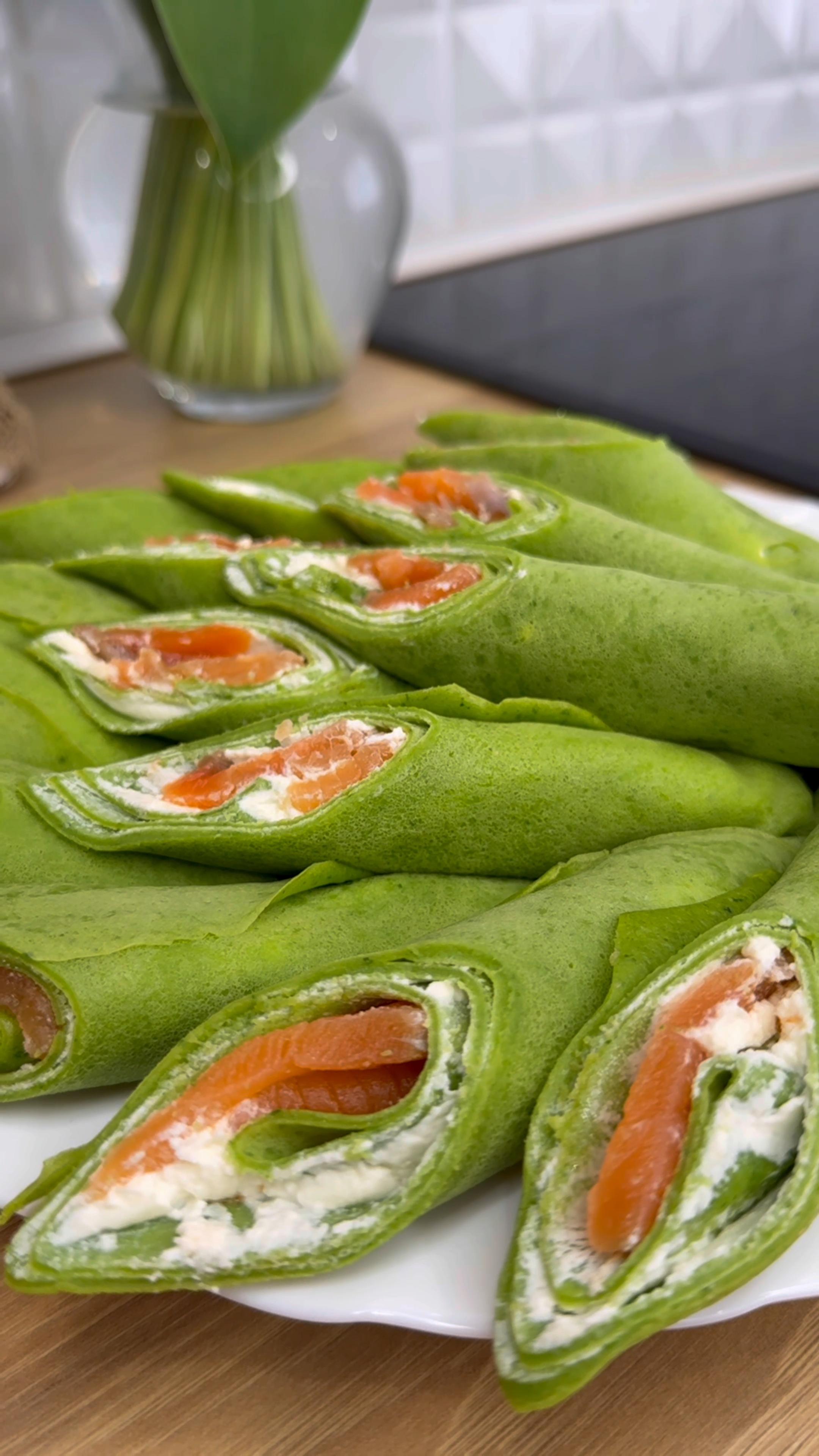 Шпинатні млинці з червоною рибкою 🥬