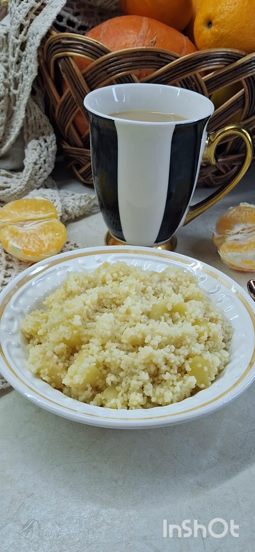 Кускус з яблуками