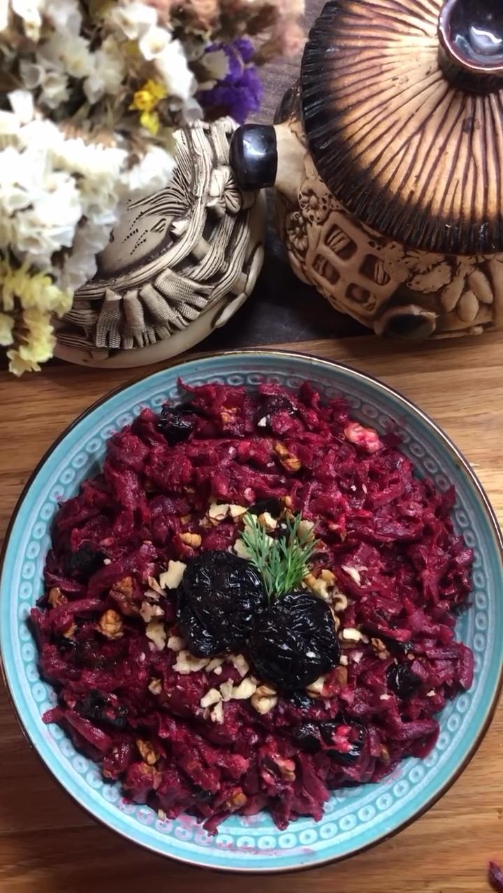 Салат з буряком і чорносливом🤤