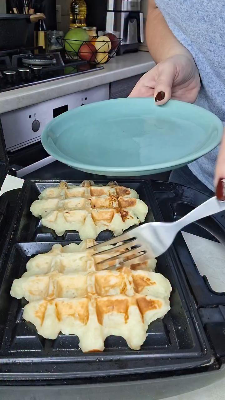 Яблучні вафлі