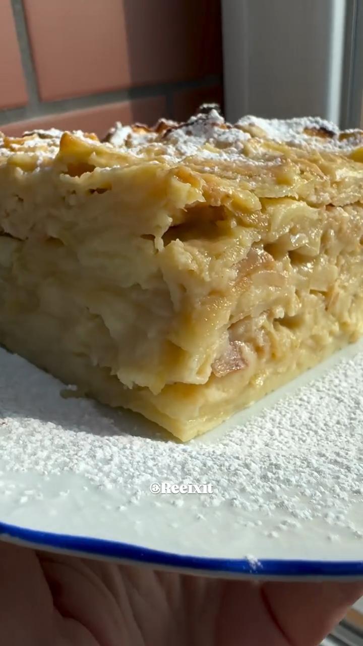 Лимонно-яблучний,  неймовірно смачний та ніжний пиріг