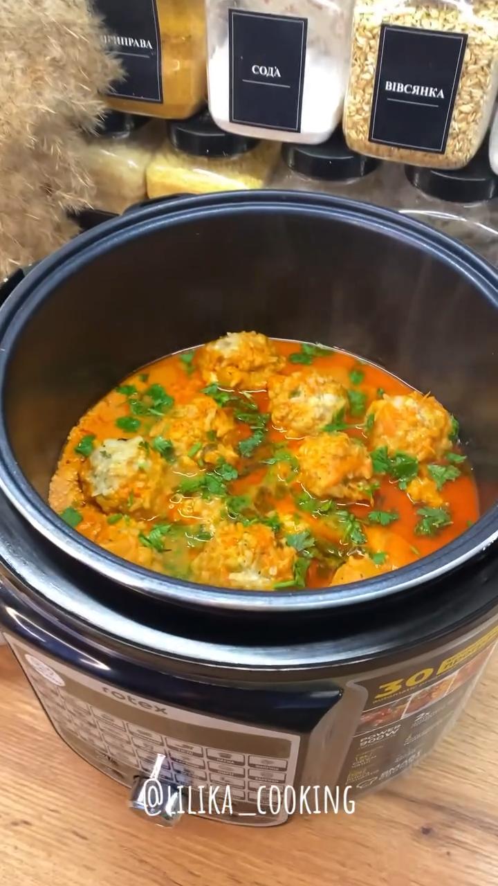 Тефтелі в мультиварці у вершково-томатному соусі😋