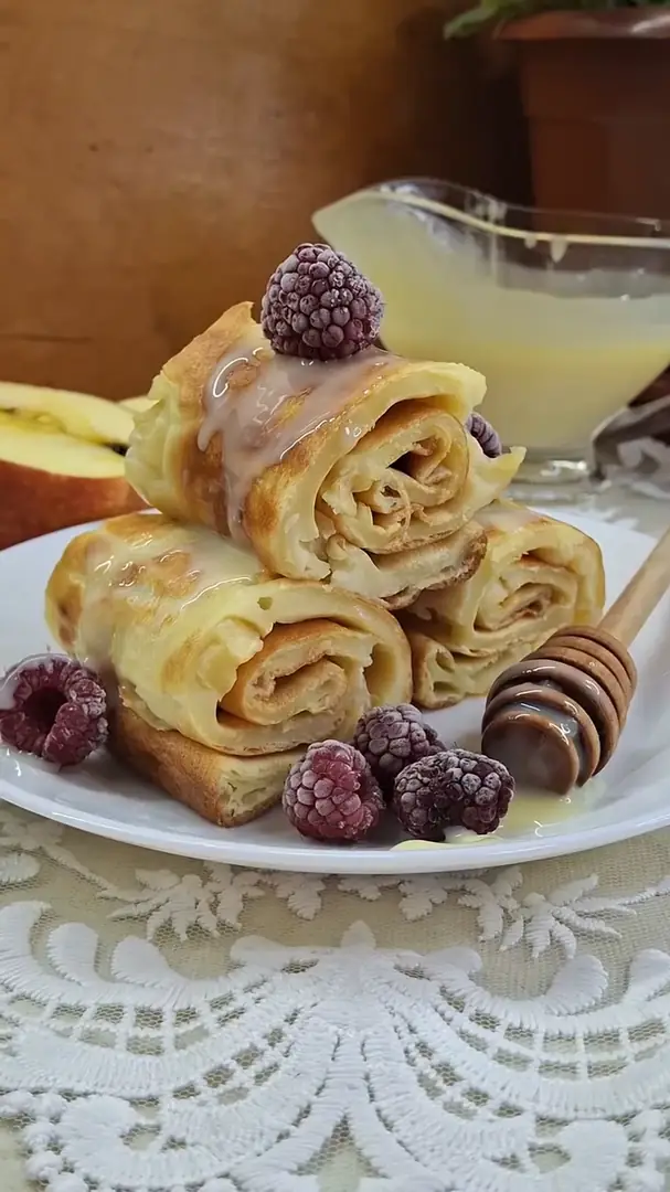 Млинець з яблуками, який випікається в духовці