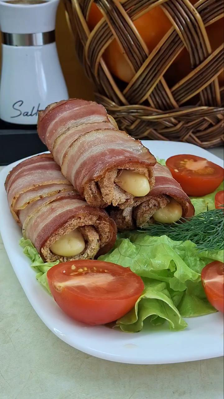 Закуска з беконом та сиром