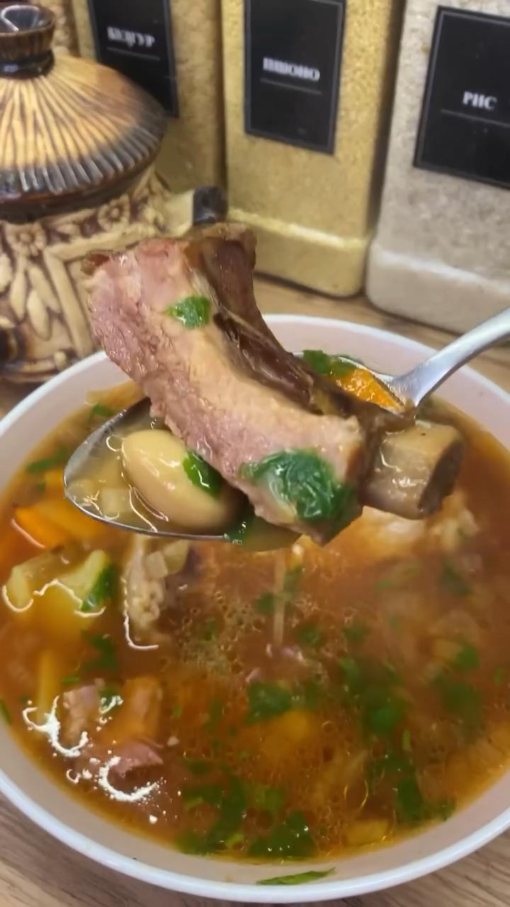 Квасолевий суп з копченими ребрами😋