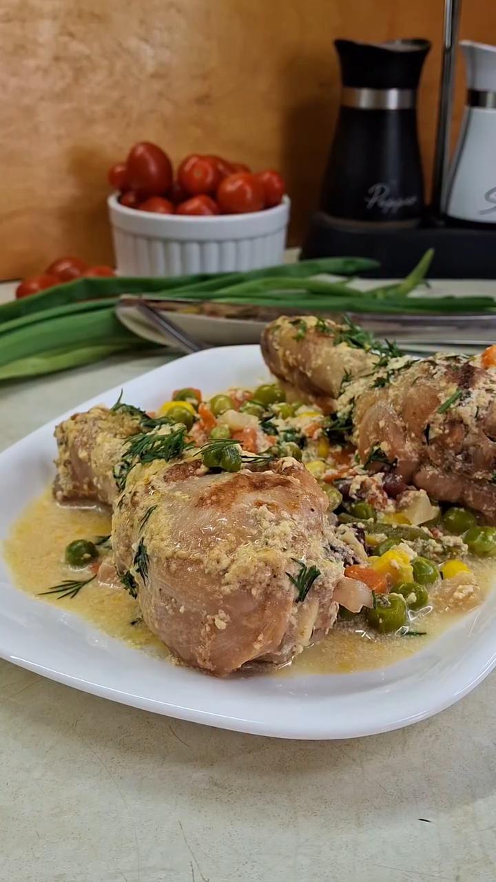 Курка з овочами у вершковому соусі