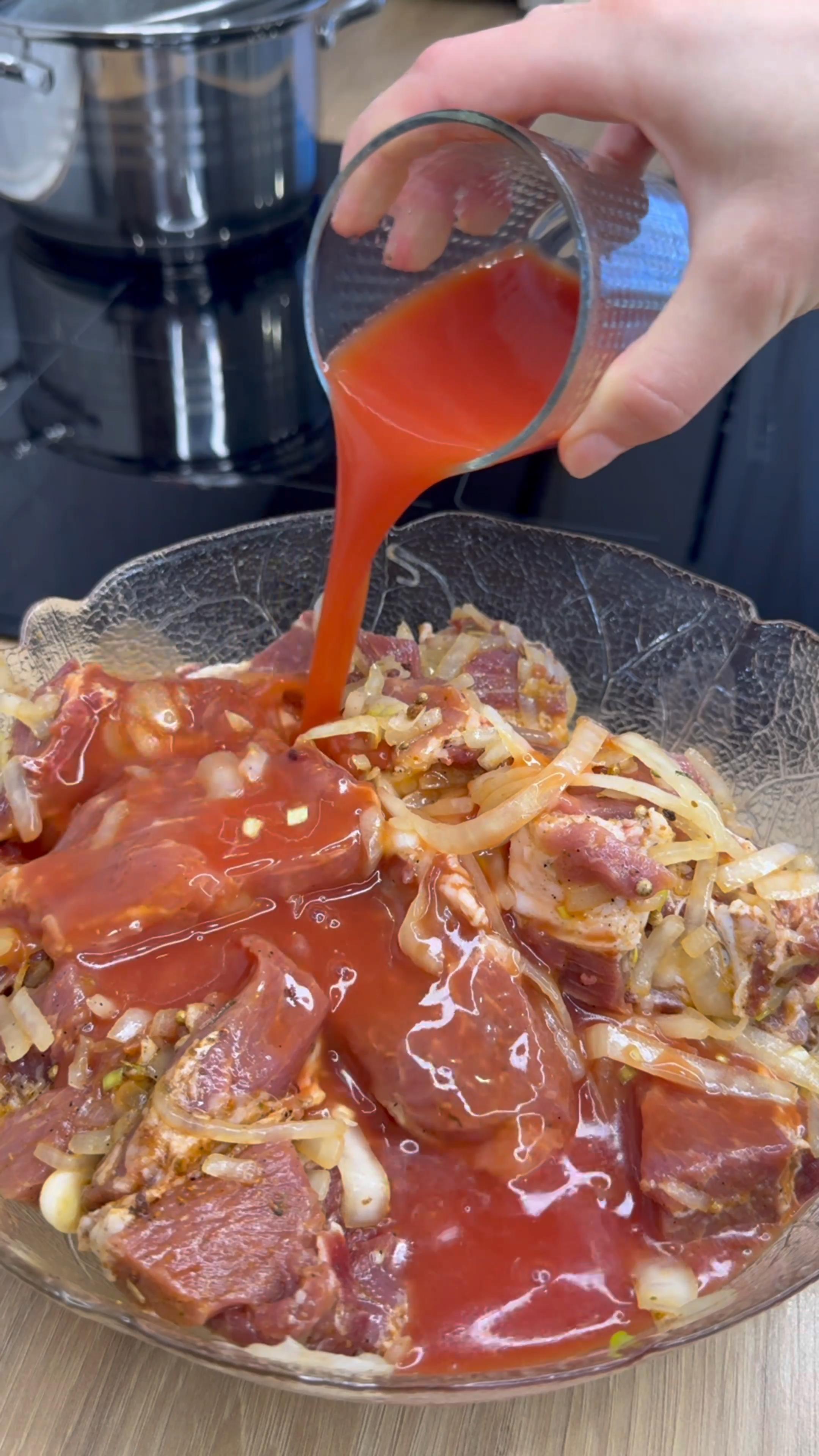 Шашлик в томатному соку🍅🥩