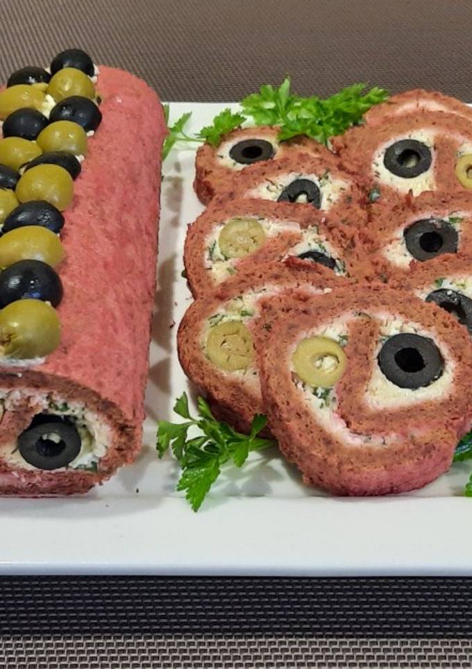 Закусочний рулет з сиром та оливками