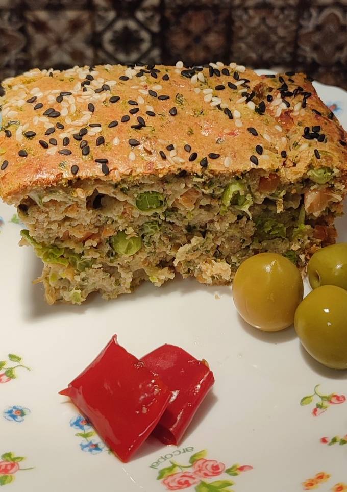 Заливний пиріг з червоною рибкою, шпинатом та горошком😋